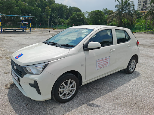 Sekolah Lesen Memandu (Dylan)