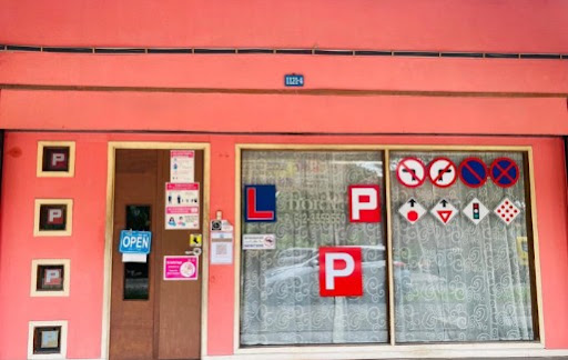 Sekolah Memandu Dora - Official