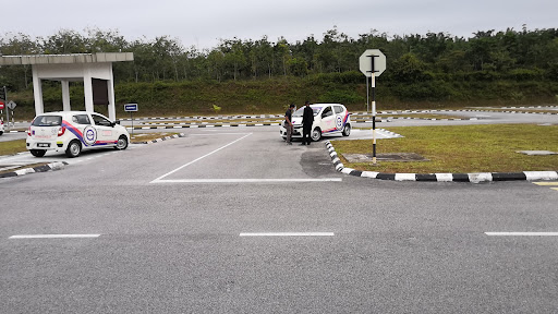 Sekolah Memandu Tiram 22