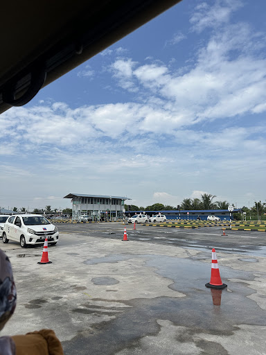 Sekolah Memandu / Driving Institution (Lima Bintang Abadi Sdn Bhd)