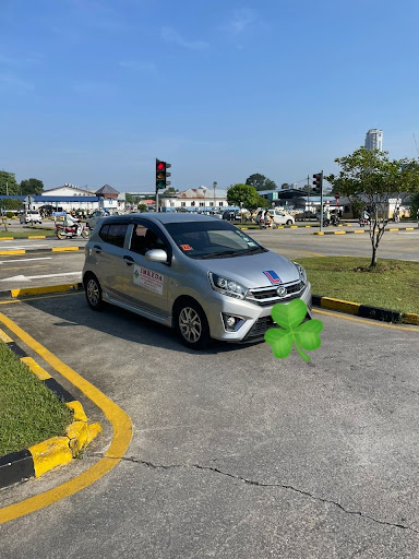 Sekolah Memandu RINA