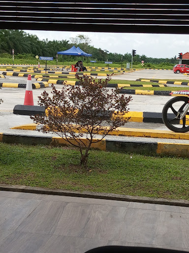 Sekolah Memandu Cikgu Azhan