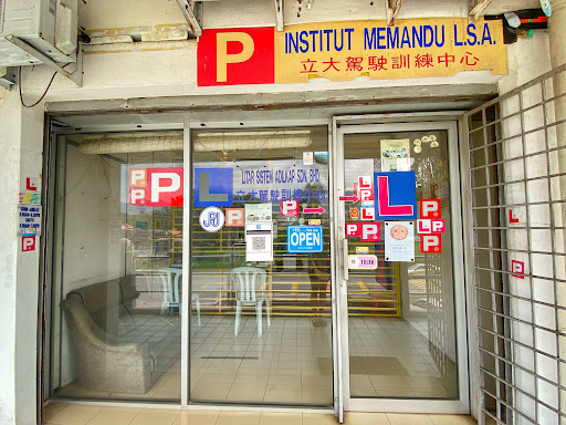 Law Pan Yin Driving School 驾车学院