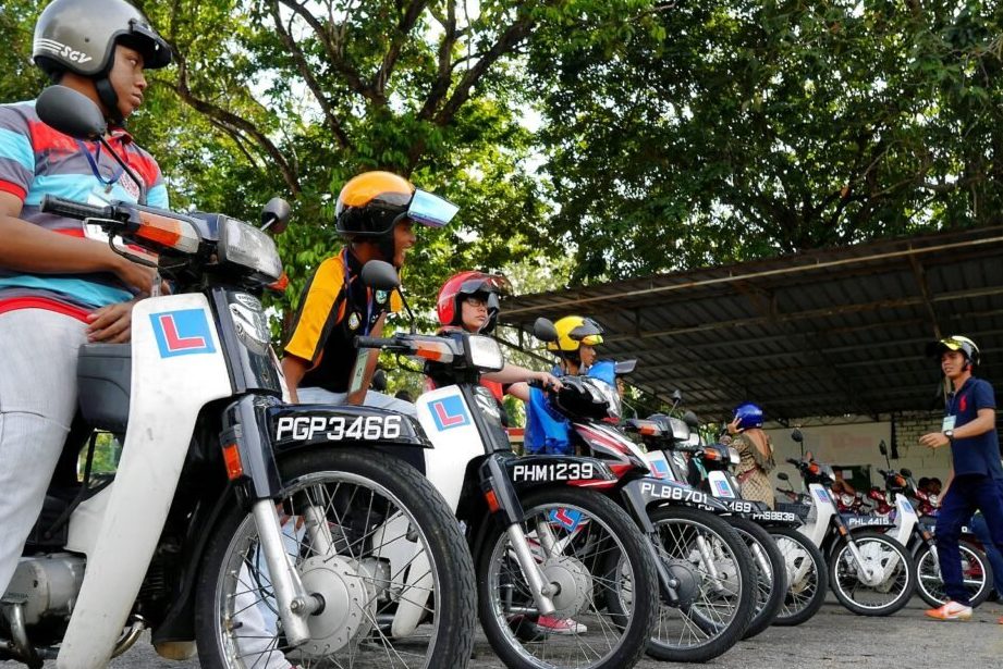 pusat latihan memandu cemerlang berhad ken moo agency